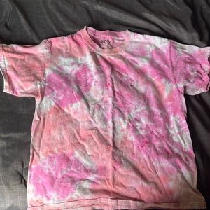 Pink and white tie dye shirt,brand is GILAN.Size is a medium or (10/12) in kids.